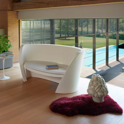 Location à Toulouse et partout en France. Solution Mobilier vous propose tout type de mobilier à la location. Assises, chaises, chaise, banc, bancs, canapé, canapés, fauteuil, sofas, fauteuils, tabouret, tabourets de bar, pouf, banquette, transat, chaise longue. Prestation, conférence, concert, scène, convention, exposition, forum, salon, réunion, tous type d’évènement.