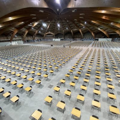 Location table d'examen pliante en bois organisation de concours d'écoles fonction publique Location mobilier Toulouse